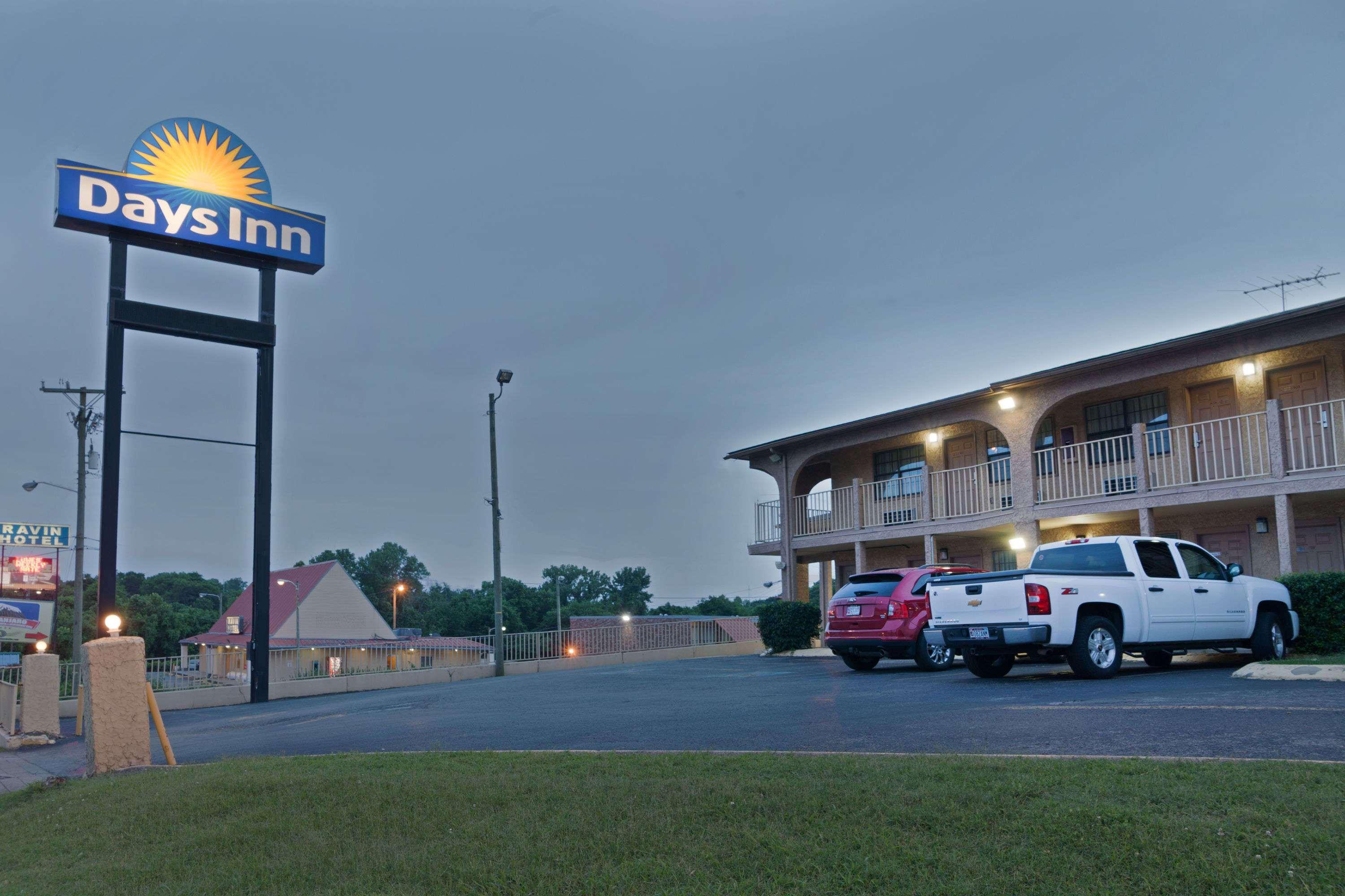 Days Inn By Wyndham Downtown-Nashville West Trinity Lane Exterior foto