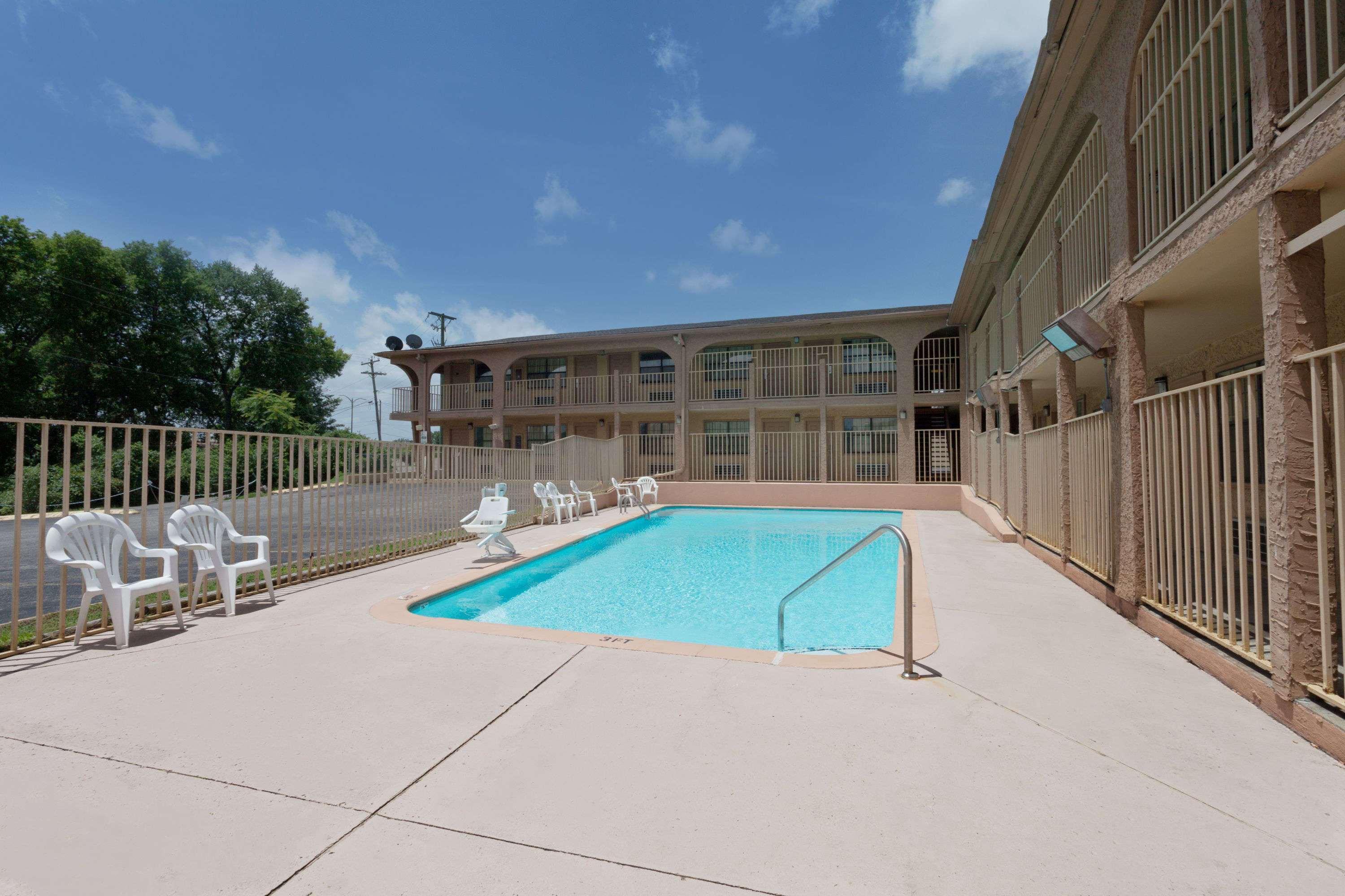 Days Inn By Wyndham Downtown-Nashville West Trinity Lane Exterior foto
