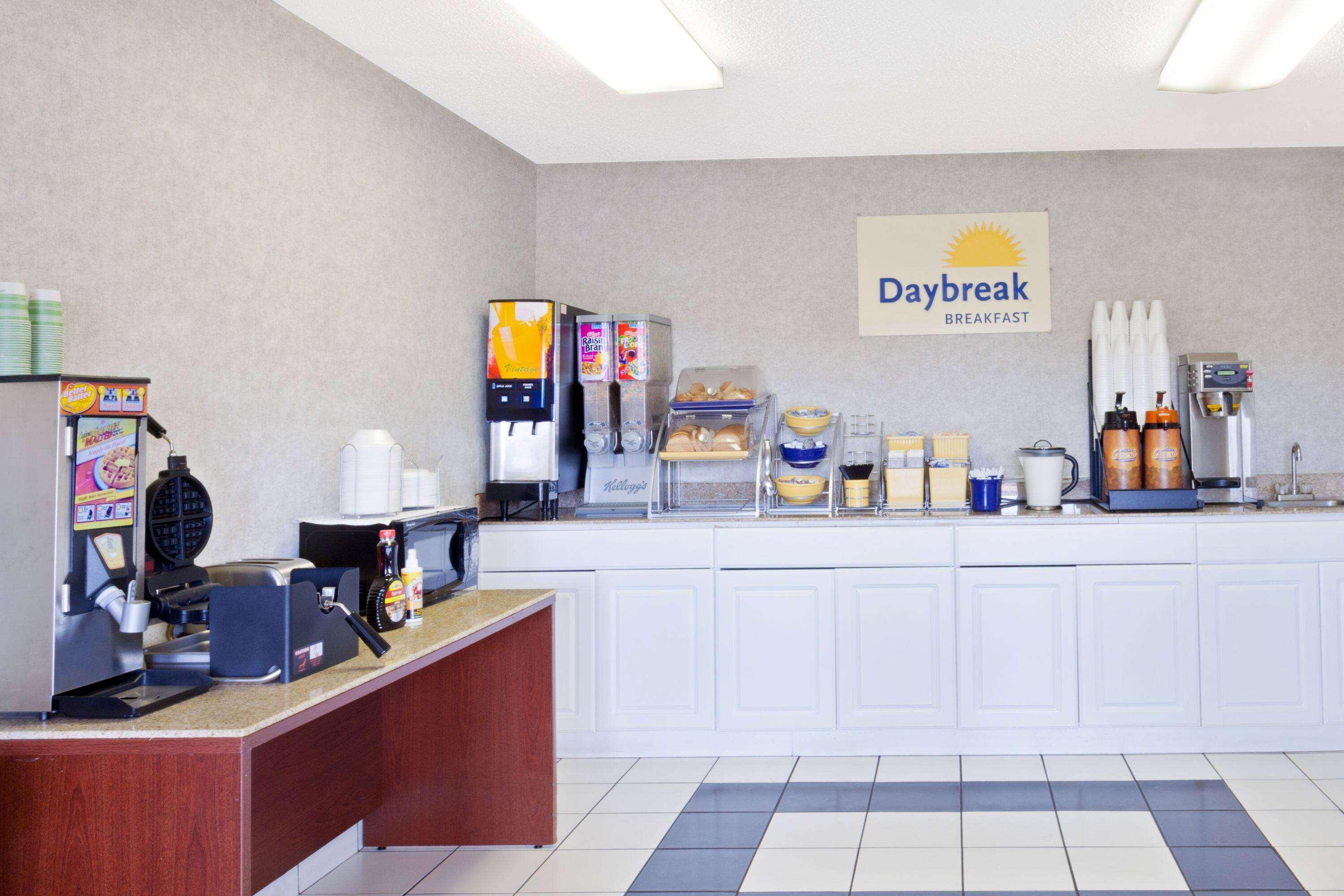 Days Inn By Wyndham Downtown-Nashville West Trinity Lane Exterior foto
