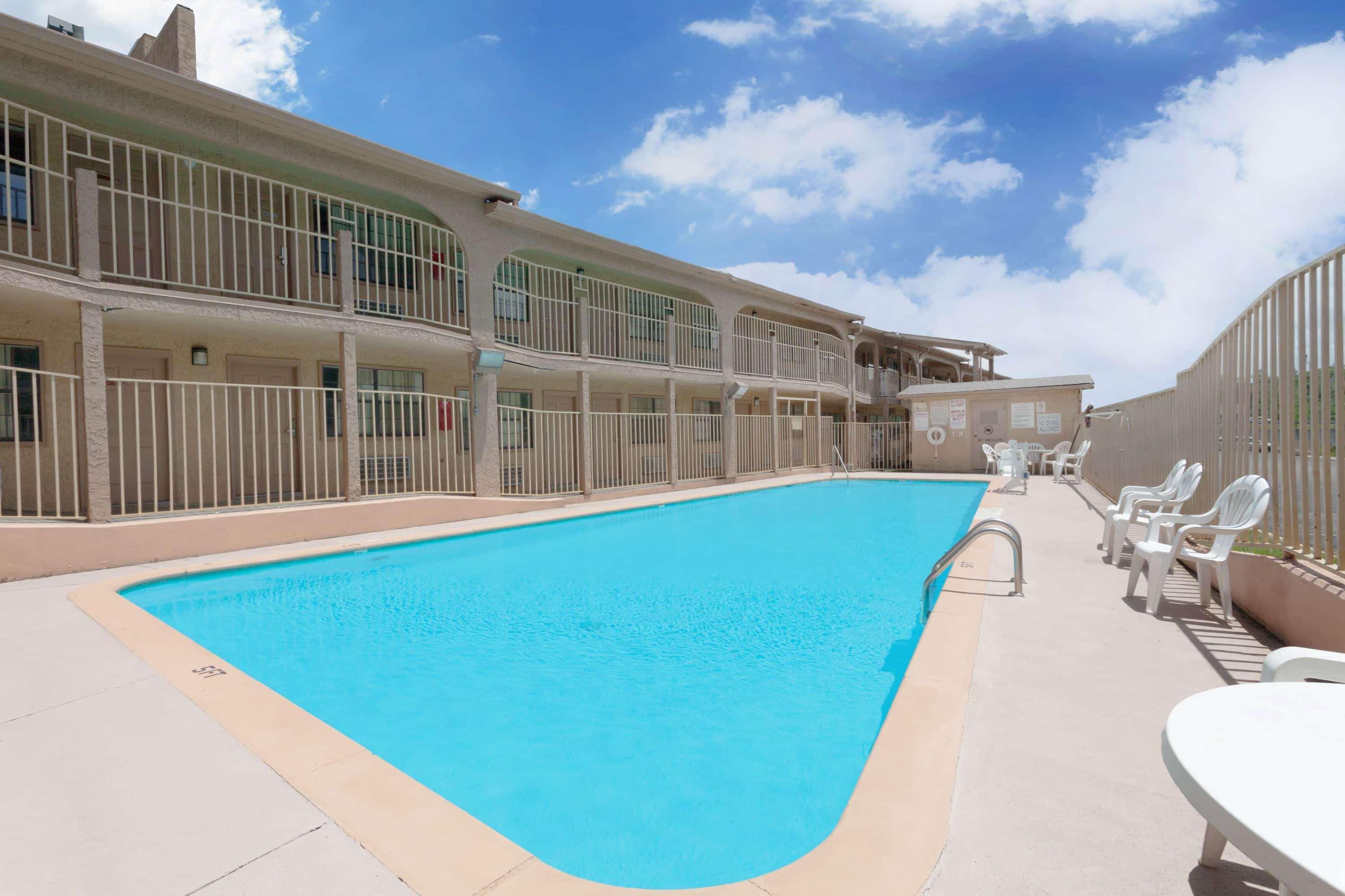 Days Inn By Wyndham Downtown-Nashville West Trinity Lane Exterior foto